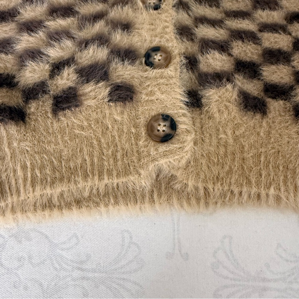 ASTR The Label Faux Fur Check Cardigan in Tan & Brown Checked Size Medium - Picture 12 of 12